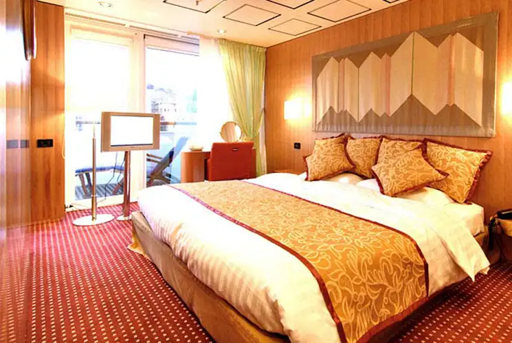 S Suite with Balcony